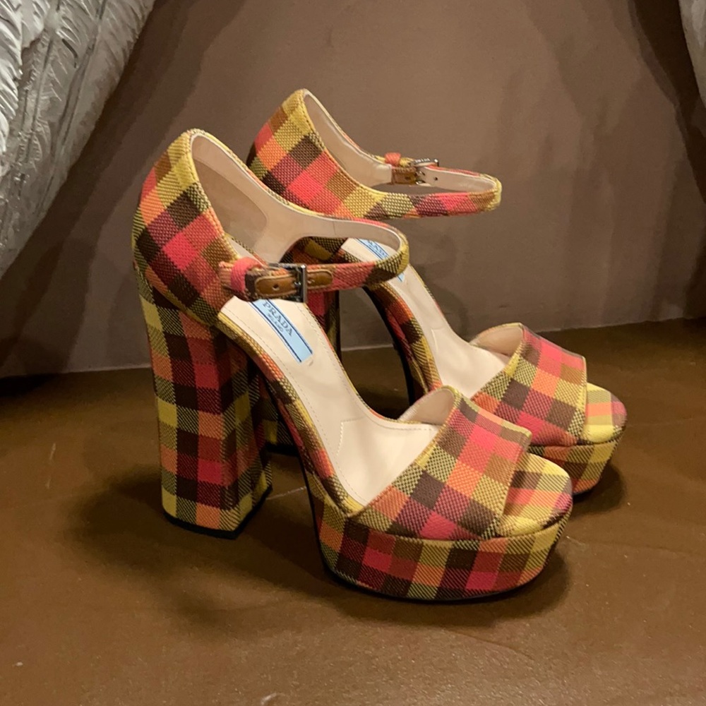 Never worn PRADA shoes-gorgeous